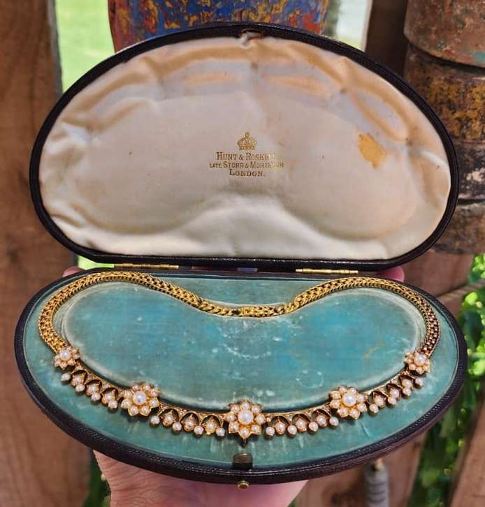 Stunning Vintage Piece in 18CT Gold - Gold Necklace with Cultures Pearls and Diamonds ( R144999.00 )