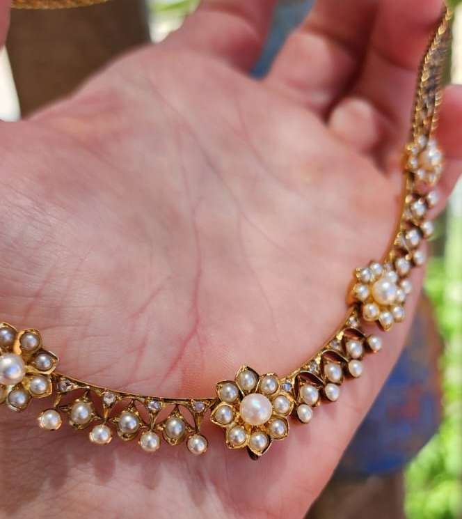 Stunning Vintage Piece in 18CT Gold - Gold Necklace with Cultures Pearls and Diamonds ( R144999.00 )