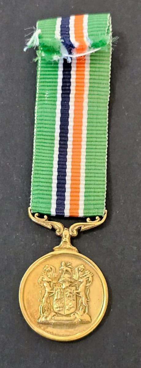 SADF - MINIATURE SADF 9CT GOLD GOOD SERVICE MEDAL FOR 40 YEARS SERVICE 1986