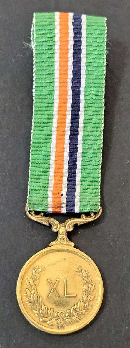 SADF - MINIATURE SADF 9CT GOLD GOOD SERVICE MEDAL FOR 40 YEARS SERVICE 1986