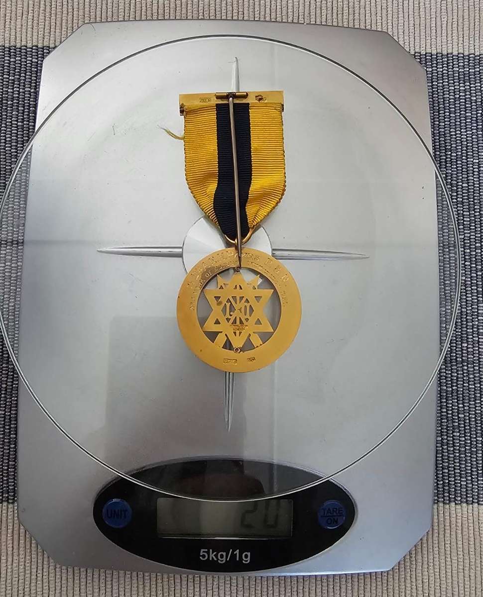 Masonic Jewel in 9CT Gold - ( Total Weight of 20 Grams )