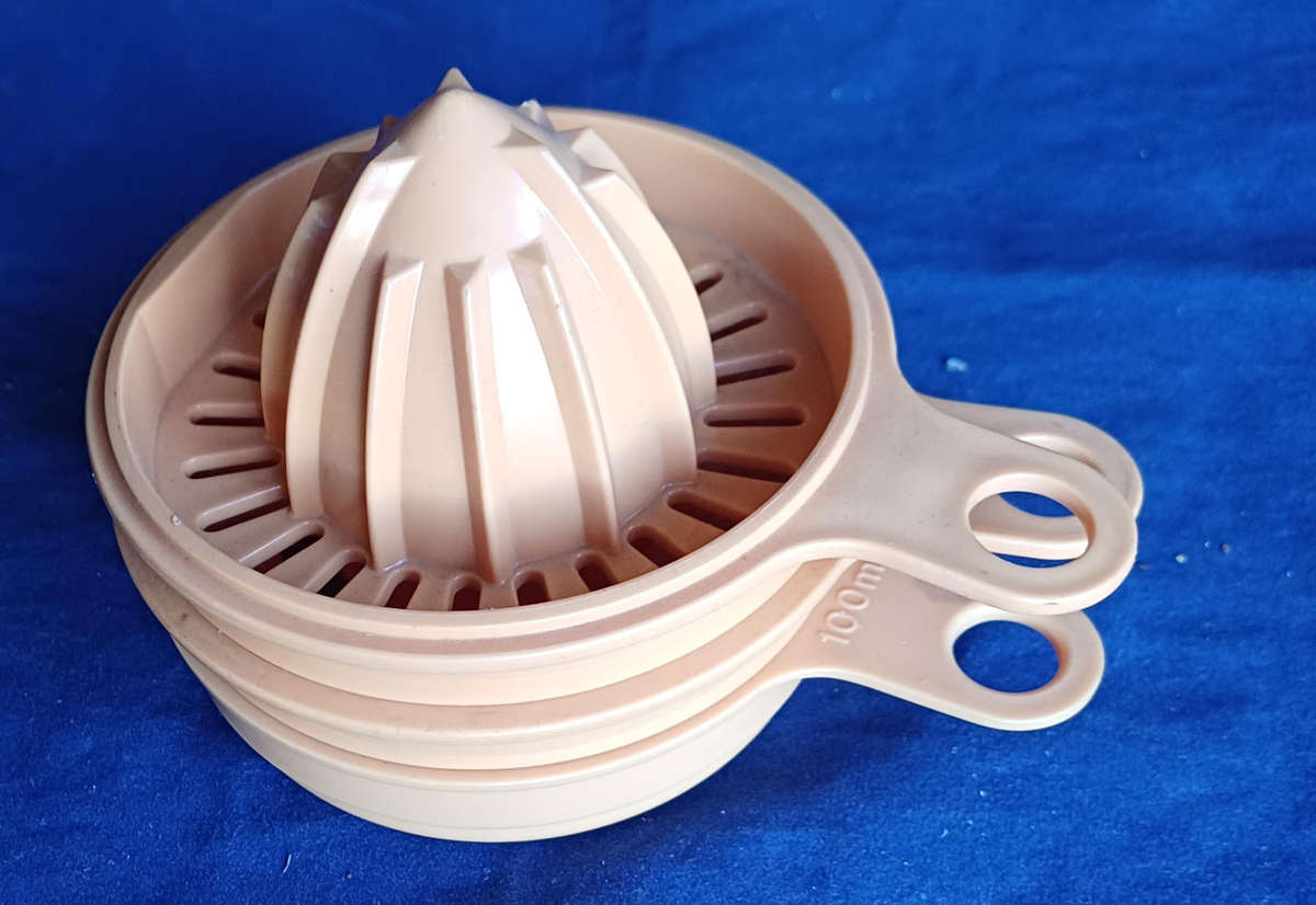 Vintage Tupperware fruit juicer *Not complete*