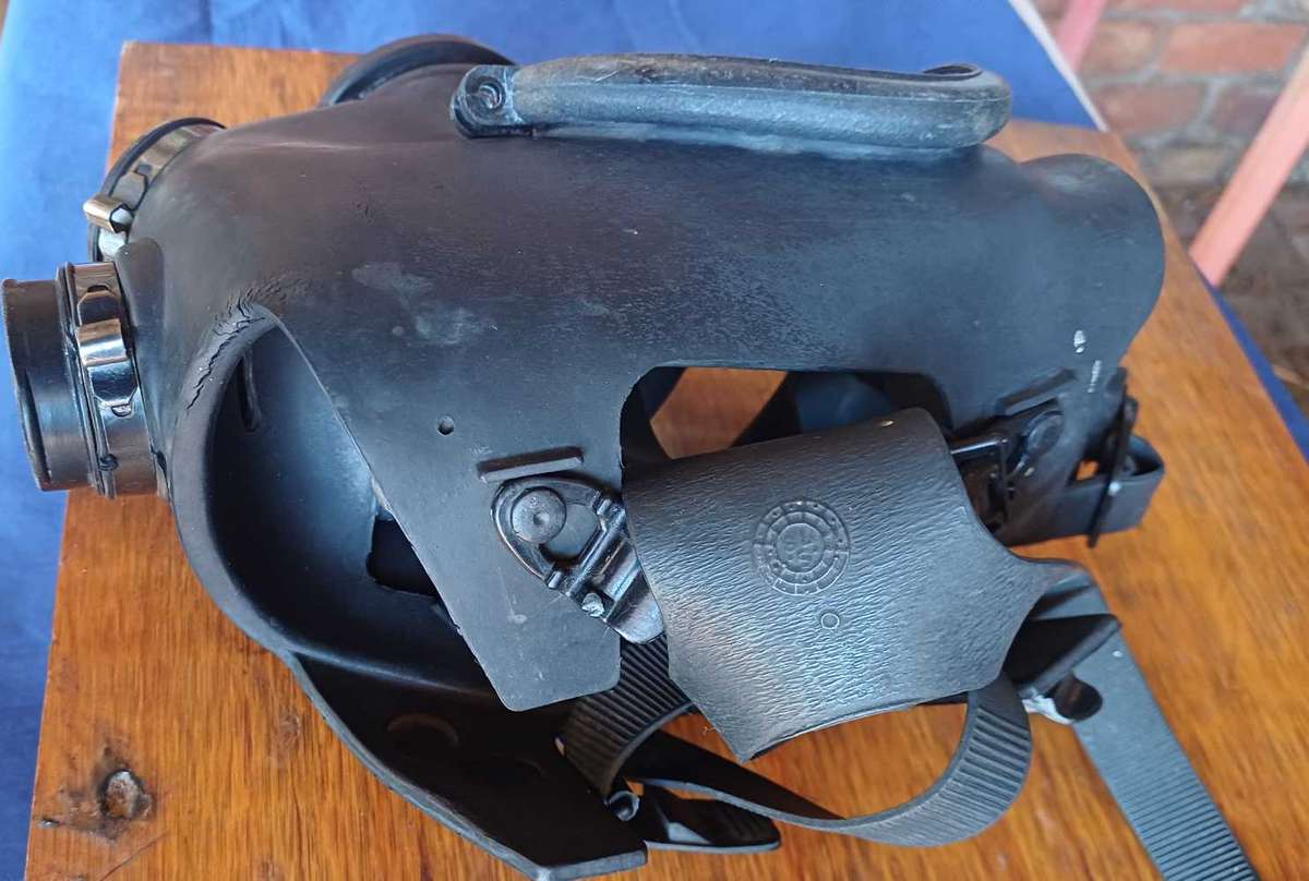 S.A.D.F. Gas mask