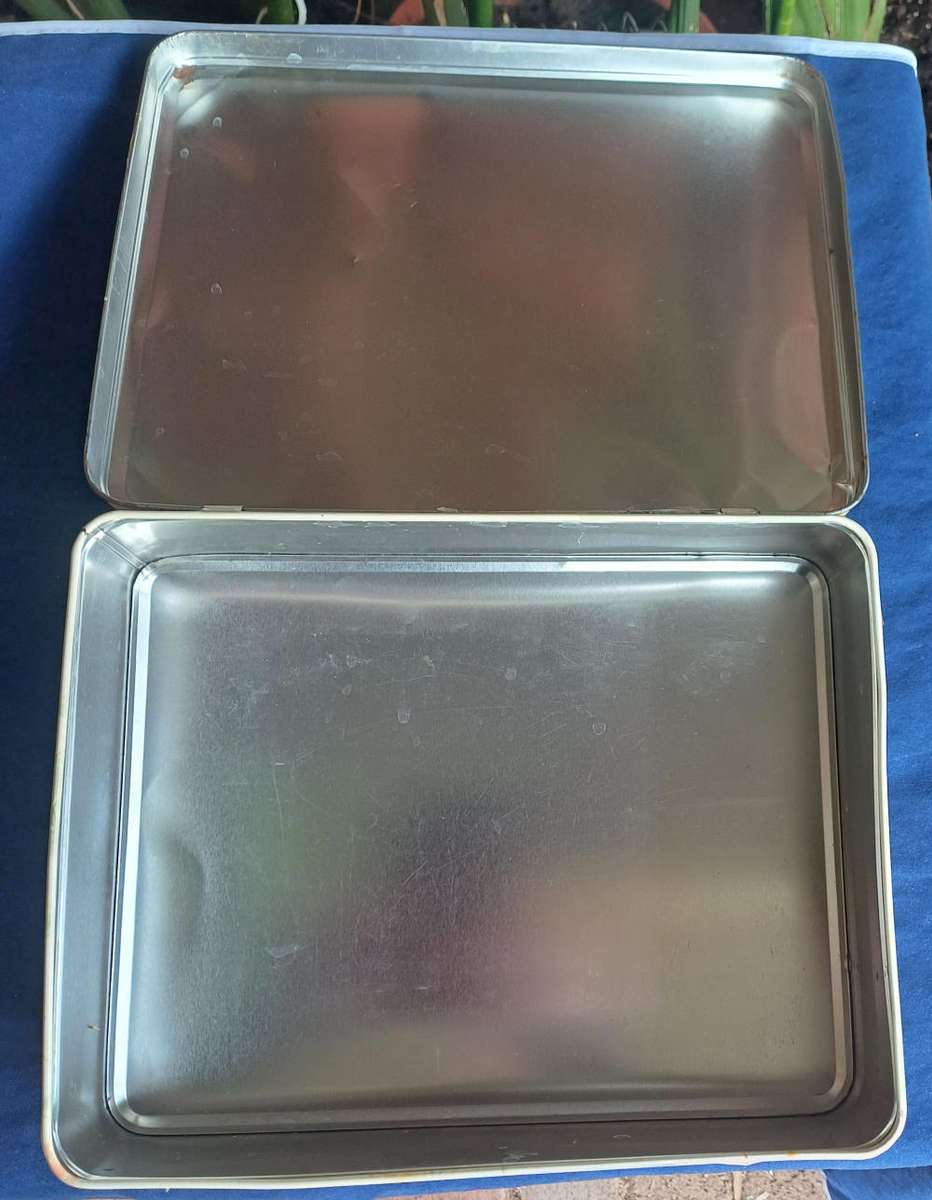 Bakers limited edition tin