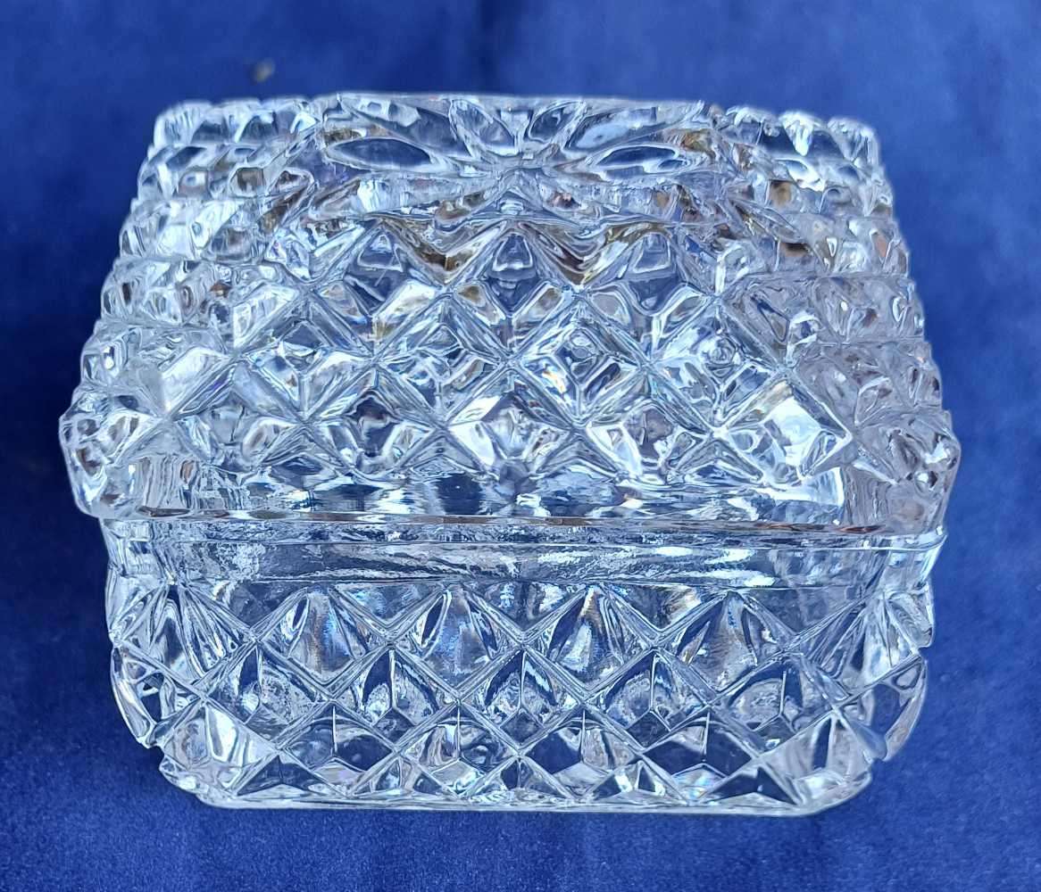 Small vintage trinket box