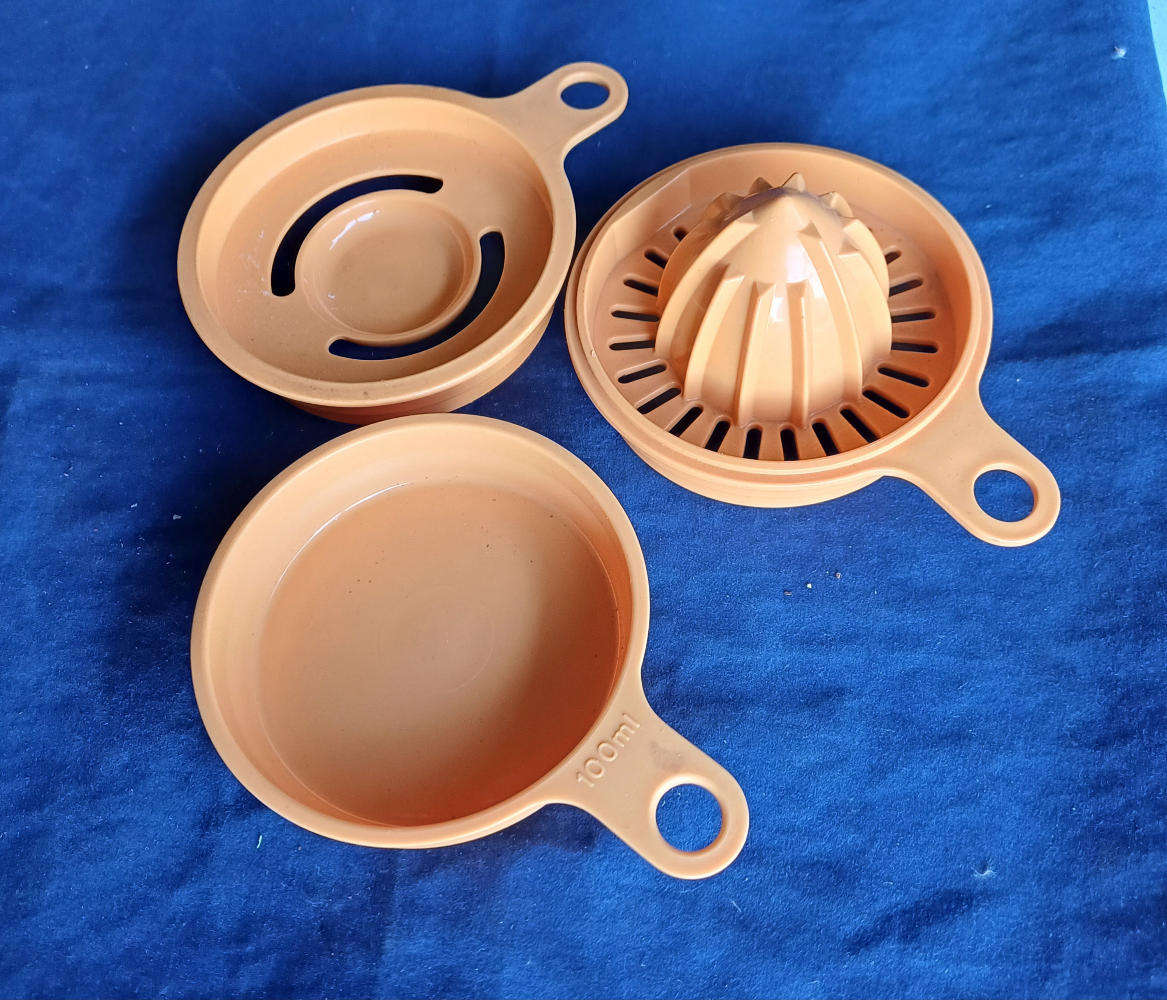 Vintage Tupperware fruit juicer *Not complete*