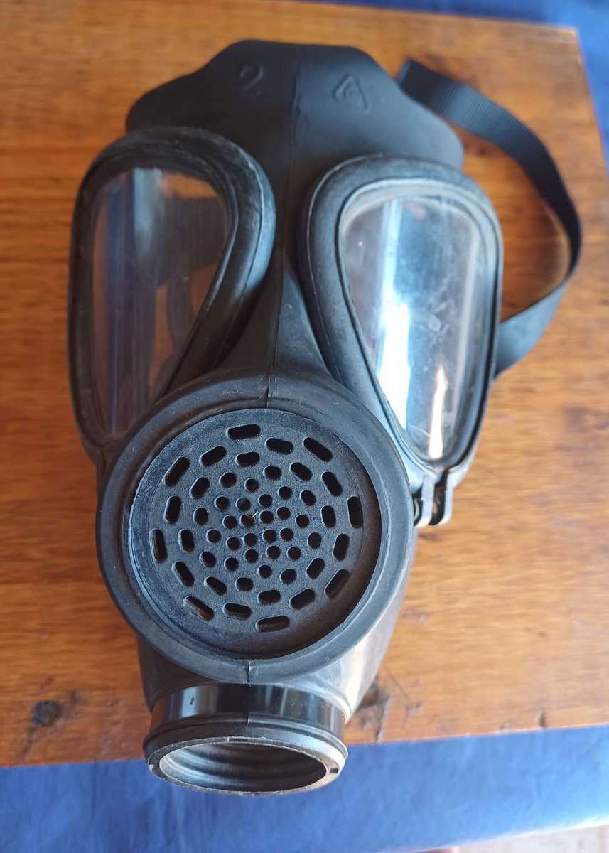S.A.D.F. Gas mask