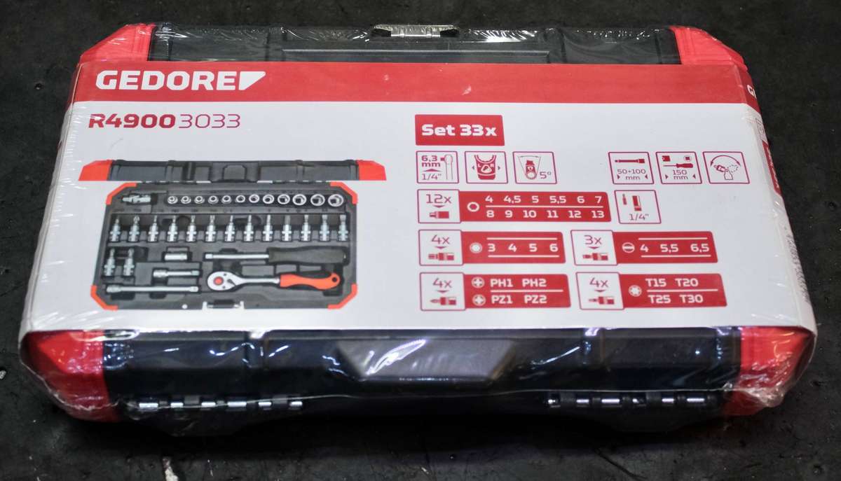 Gedore 33 Piece 1/4 Inch Drive Socket Set 4 to 13 mm Red