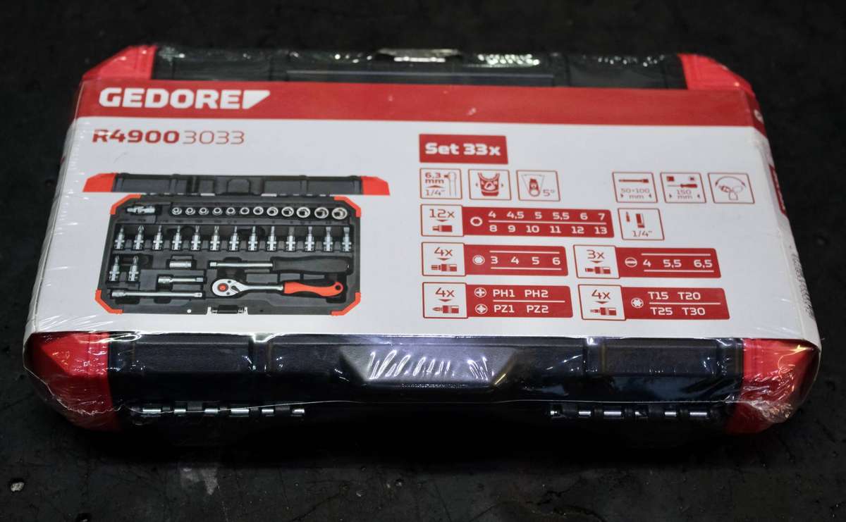 Gedore 33 Piece 1/4 Inch Drive Socket Set 4 to 13 mm Red