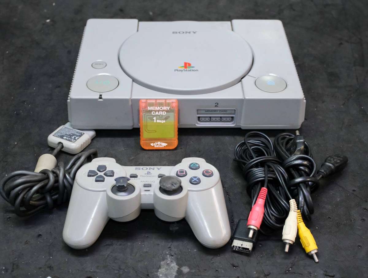 SONY PLAY STATION ONE CONSOLE