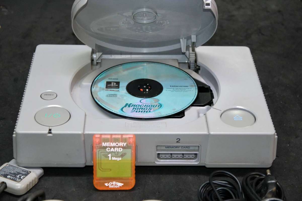 SONY PLAY STATION ONE CONSOLE