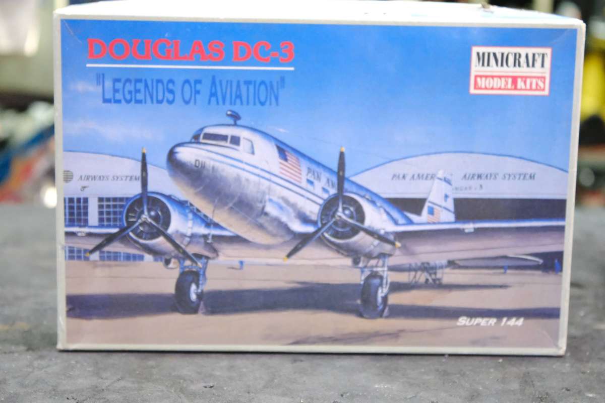 MINICRAFT MODEL KITS DOUGLAS DC-3 MODEL AIR PLANE SKILL LEVEL TWO 14434