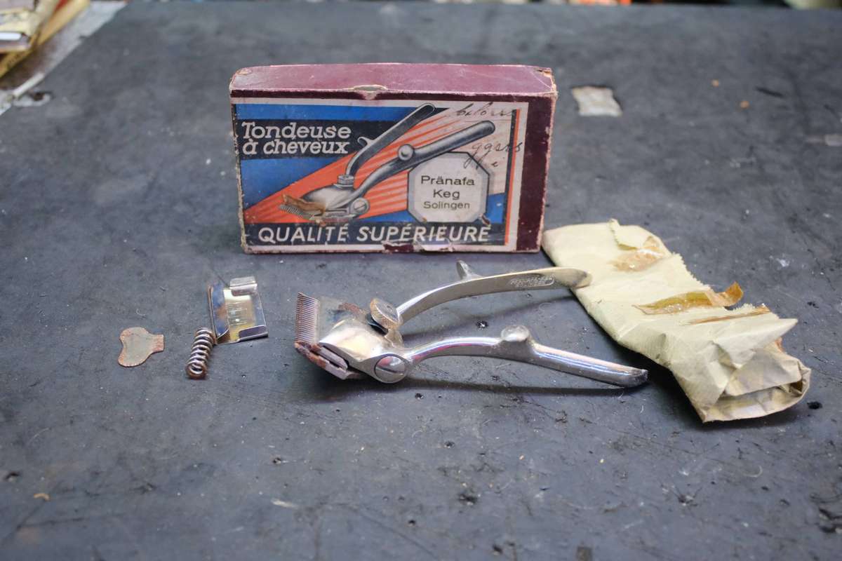 TONDEUSE A CHEVEUX MANUAL HAIR CLIPPERS