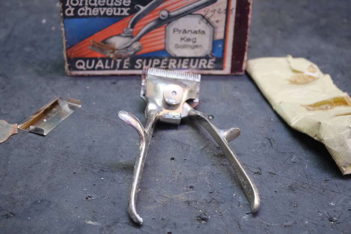 TONDEUSE A CHEVEUX MANUAL HAIR CLIPPERS