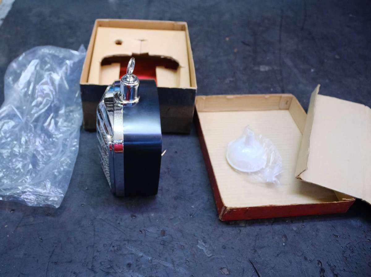 MERCEDES BENZ CAR GRILL DECANTER WITH CHIME