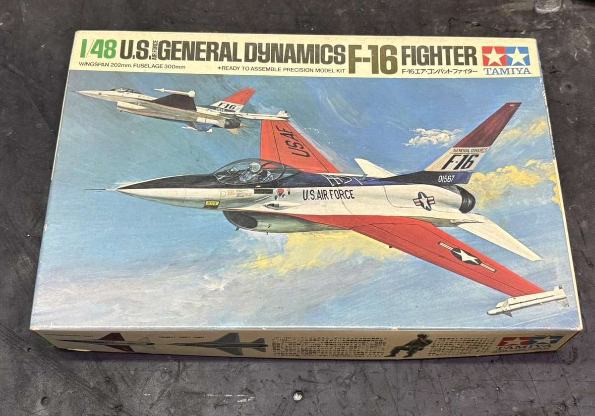 Tamiya F-16 fighter model kit