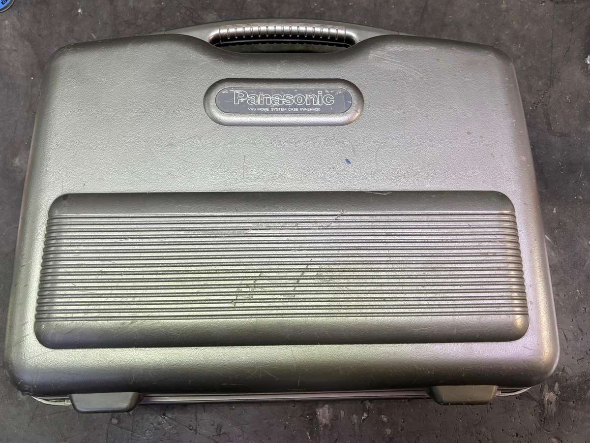 PANASONIC VHS MOVIE CAMERA NV-M40