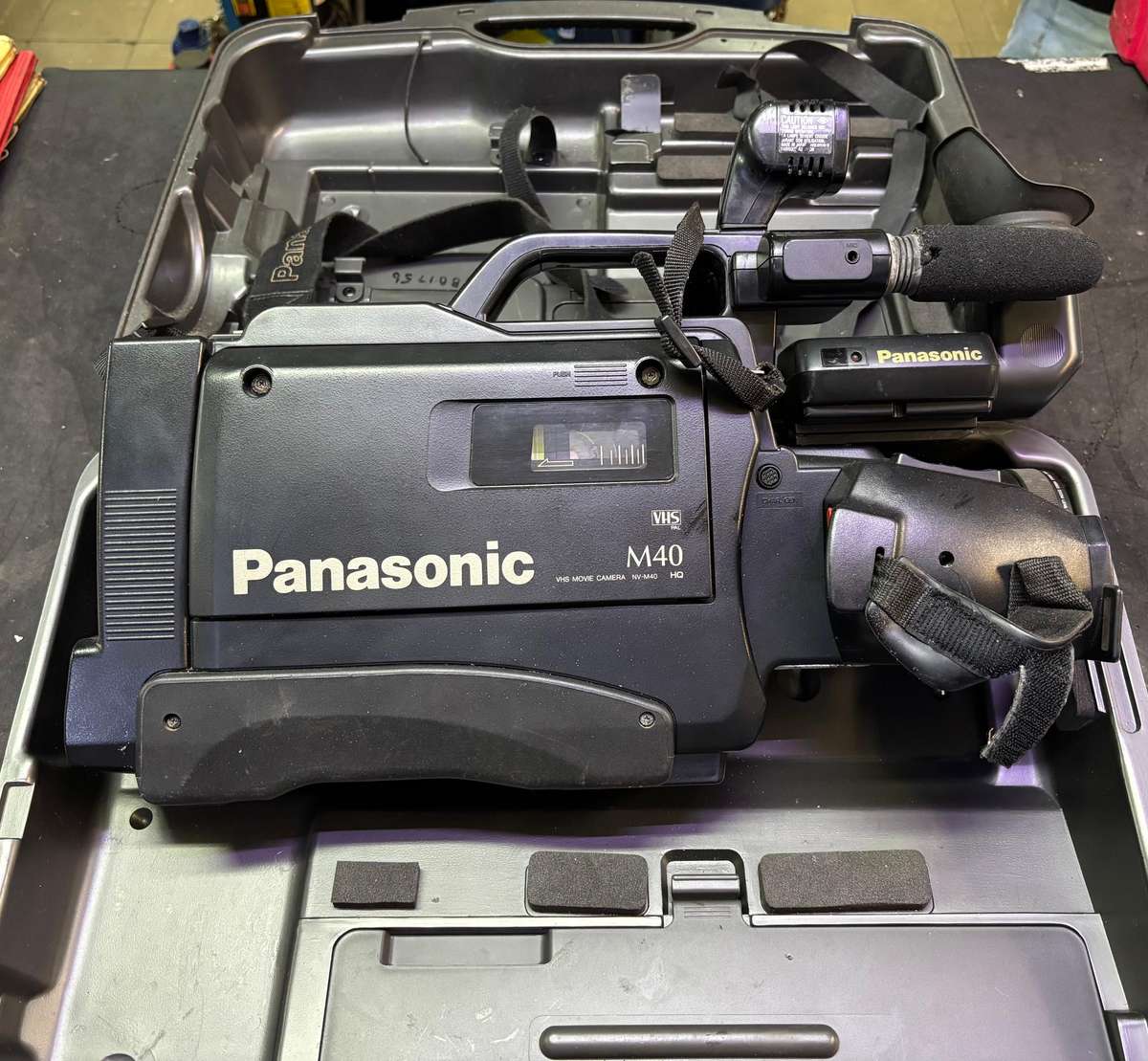 PANASONIC VHS MOVIE CAMERA NV-M40