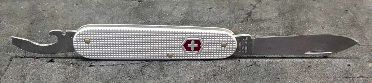 VICTORINOX SWISS POCKET KNIFE