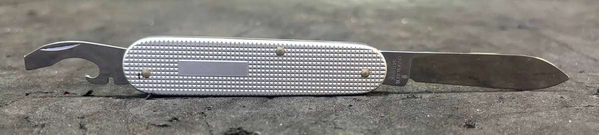 VICTORINOX SWISS POCKET KNIFE