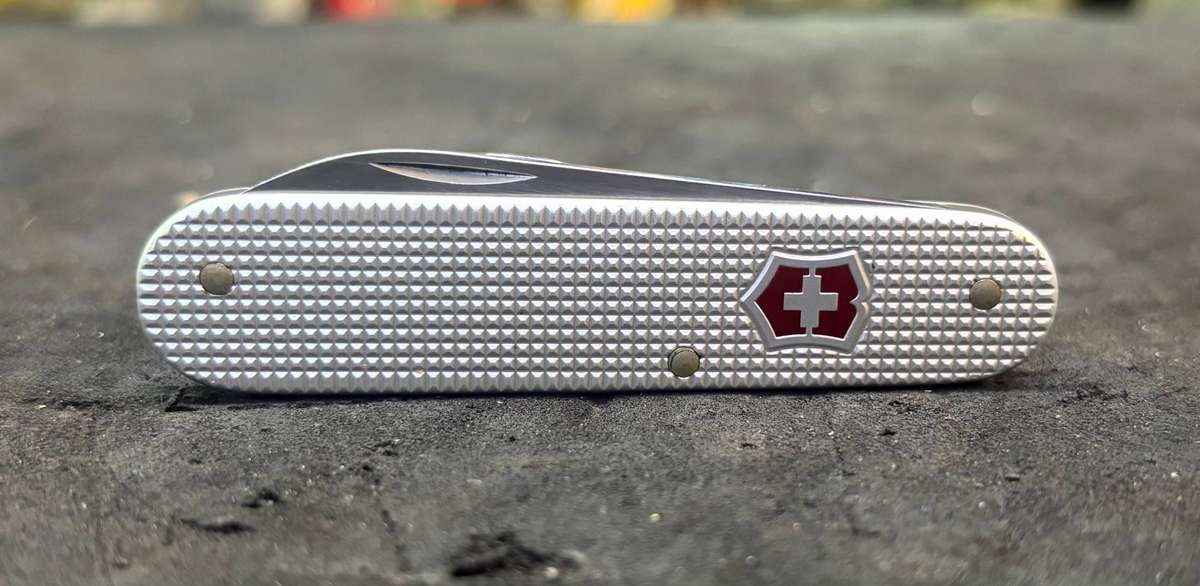 VICTORINOX SWISS POCKET KNIFE