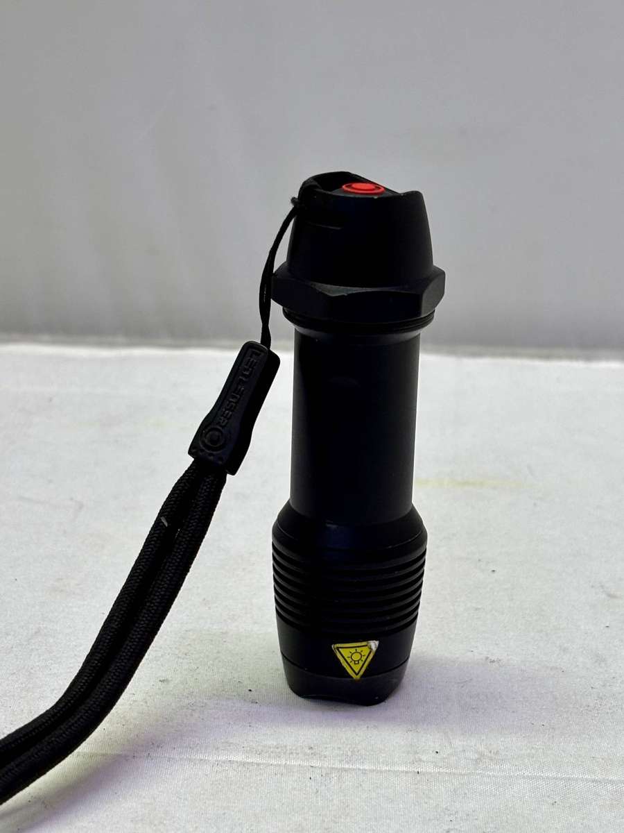 LED LENSER F1 TORCH