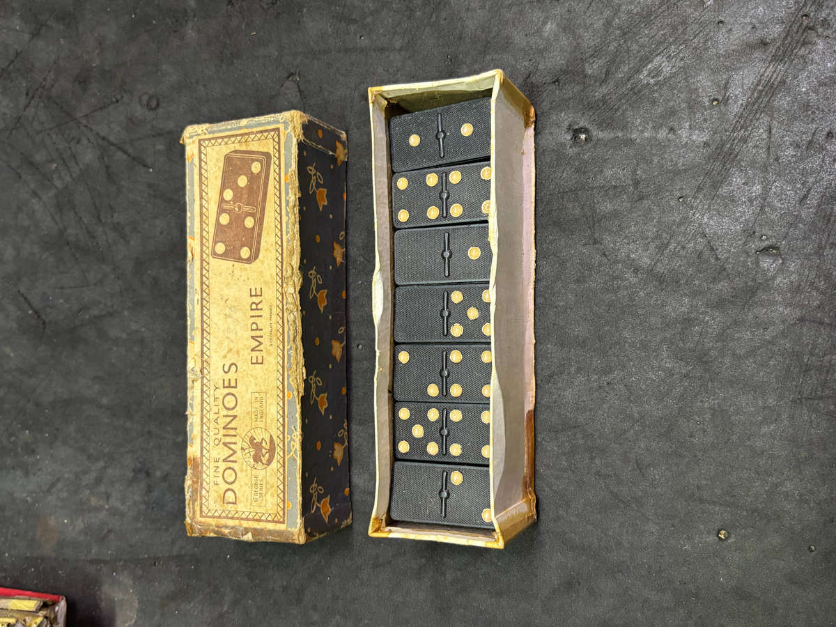 DOMINOES EMPIRE COLLECTORS PIECE