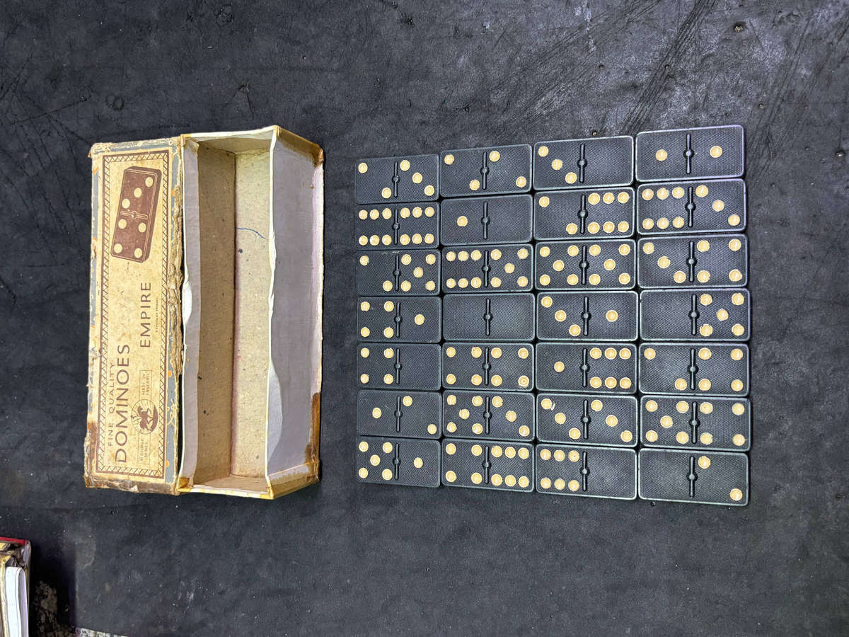DOMINOES EMPIRE COLLECTORS PIECE