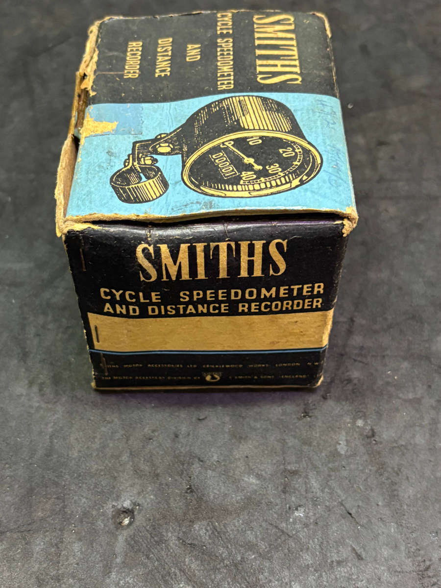 SMITHS CYCLE SPEEDOMETER. AND DISTANCE RECORDER COLLECTORS PIECE