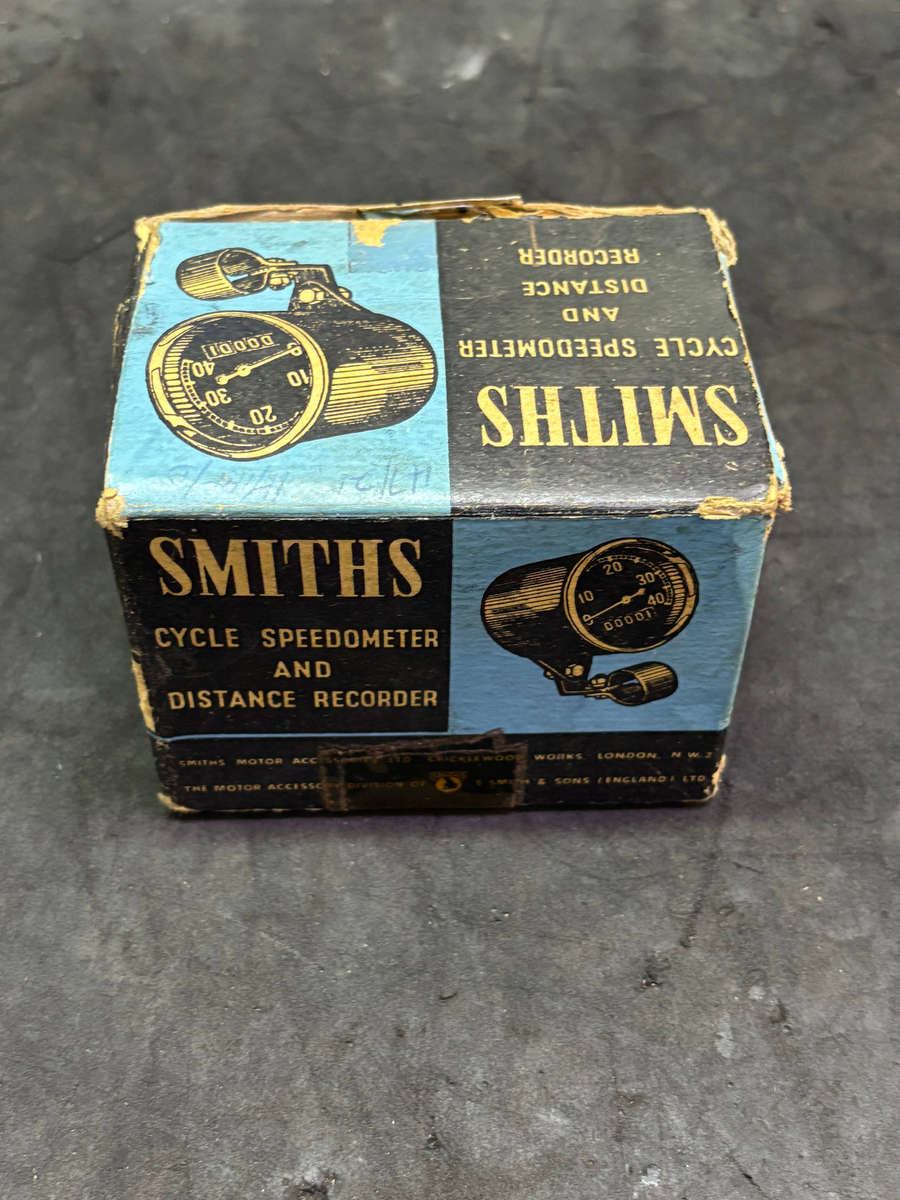 SMITHS CYCLE SPEEDOMETER. AND DISTANCE RECORDER COLLECTORS PIECE