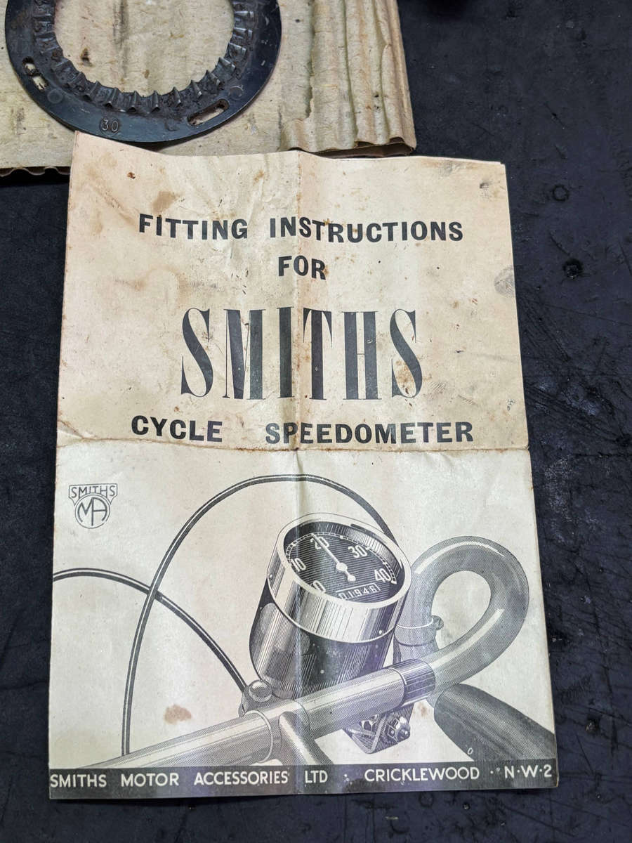 SMITHS CYCLE SPEEDOMETER. AND DISTANCE RECORDER COLLECTORS PIECE