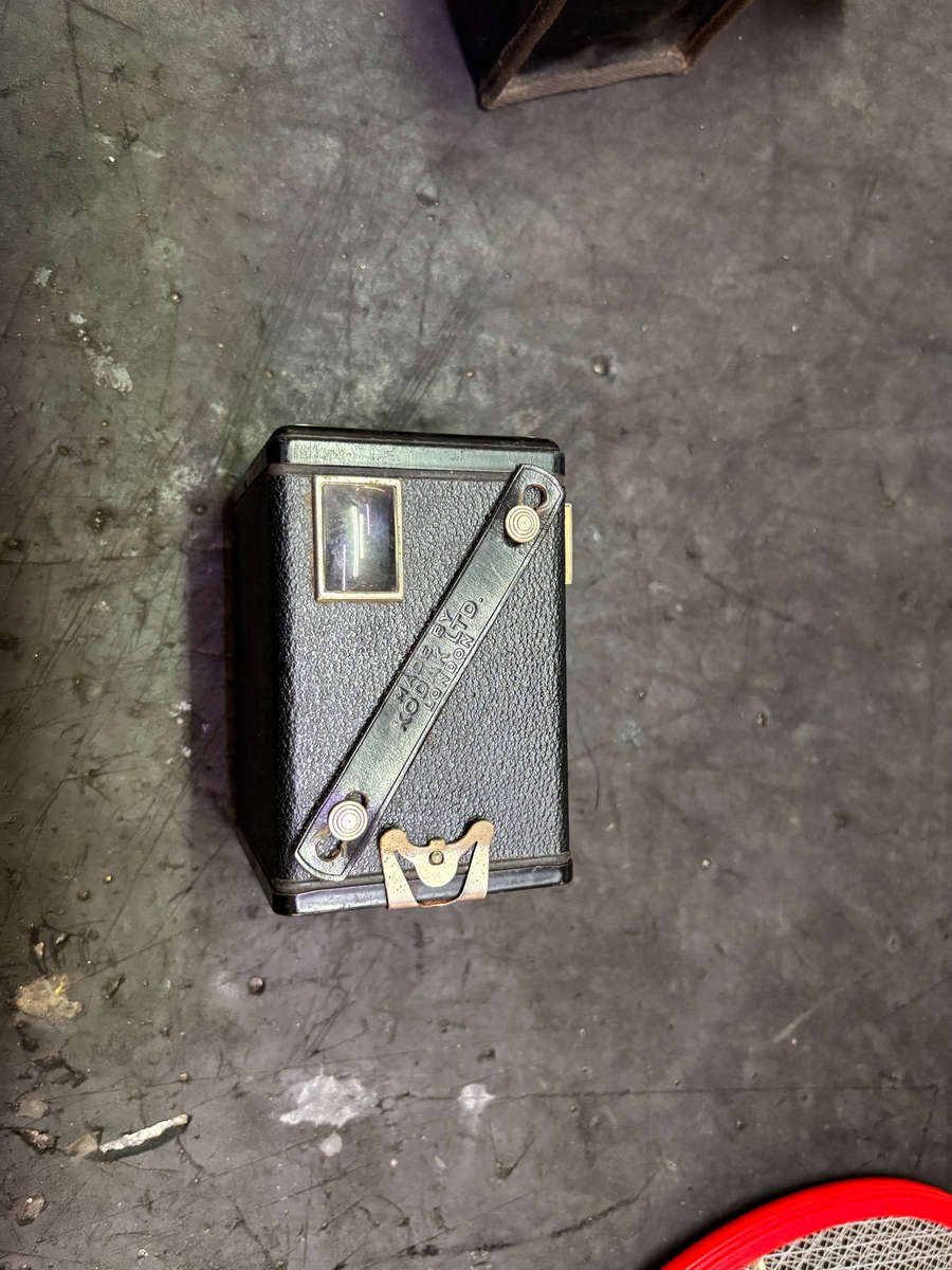 SIX 20 KODAK CAMERA