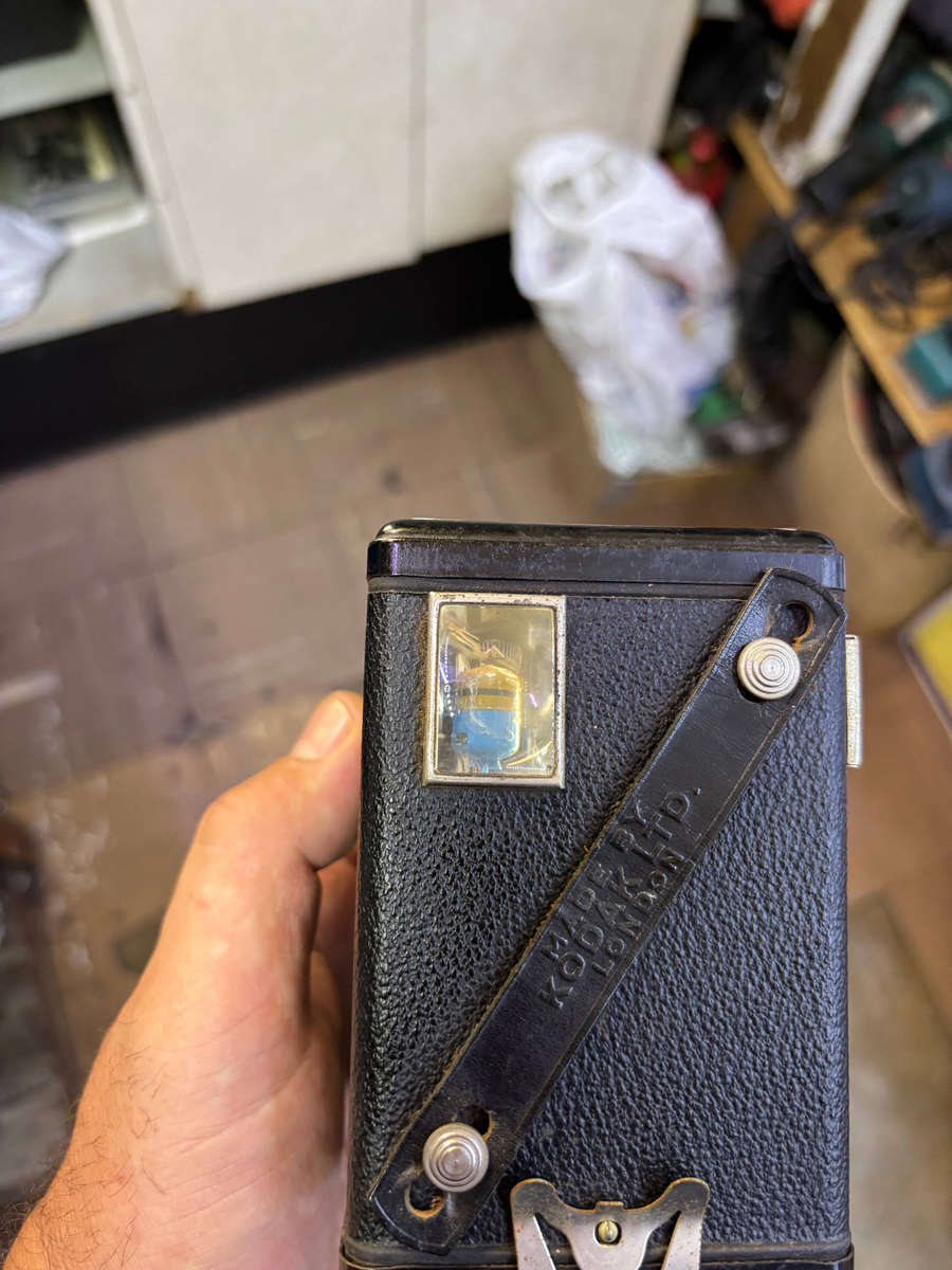 SIX 20 KODAK CAMERA