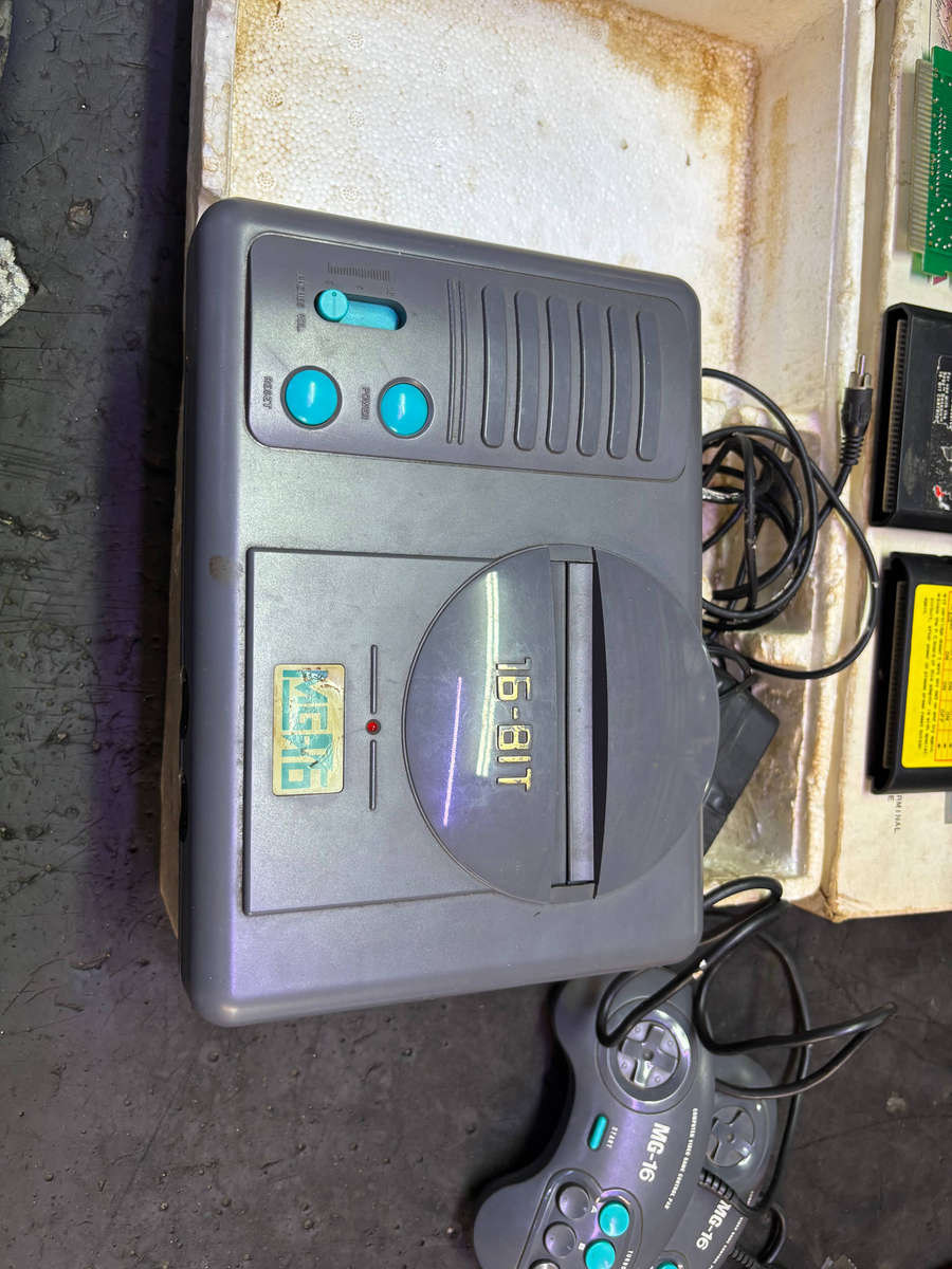MG- 16 SUPER 16BIT GAMING CONSOL