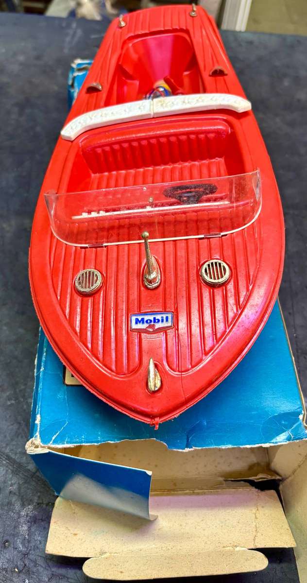 COLLECTORS MOBIL ELECTRIC SPEEDBOAT