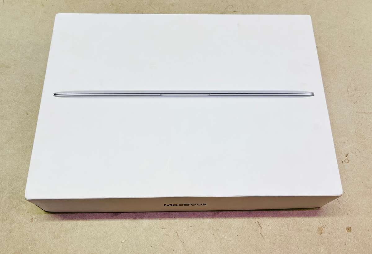 12 INCH APPLE MACBOOK RETINA 2017 IN BOX