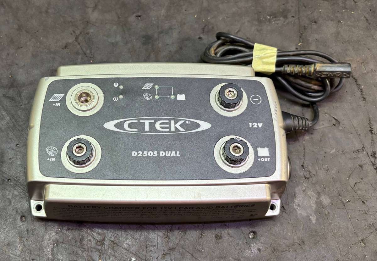 CTEK D250 DUAL AXILLARY BATTERY CHARGING UNIT