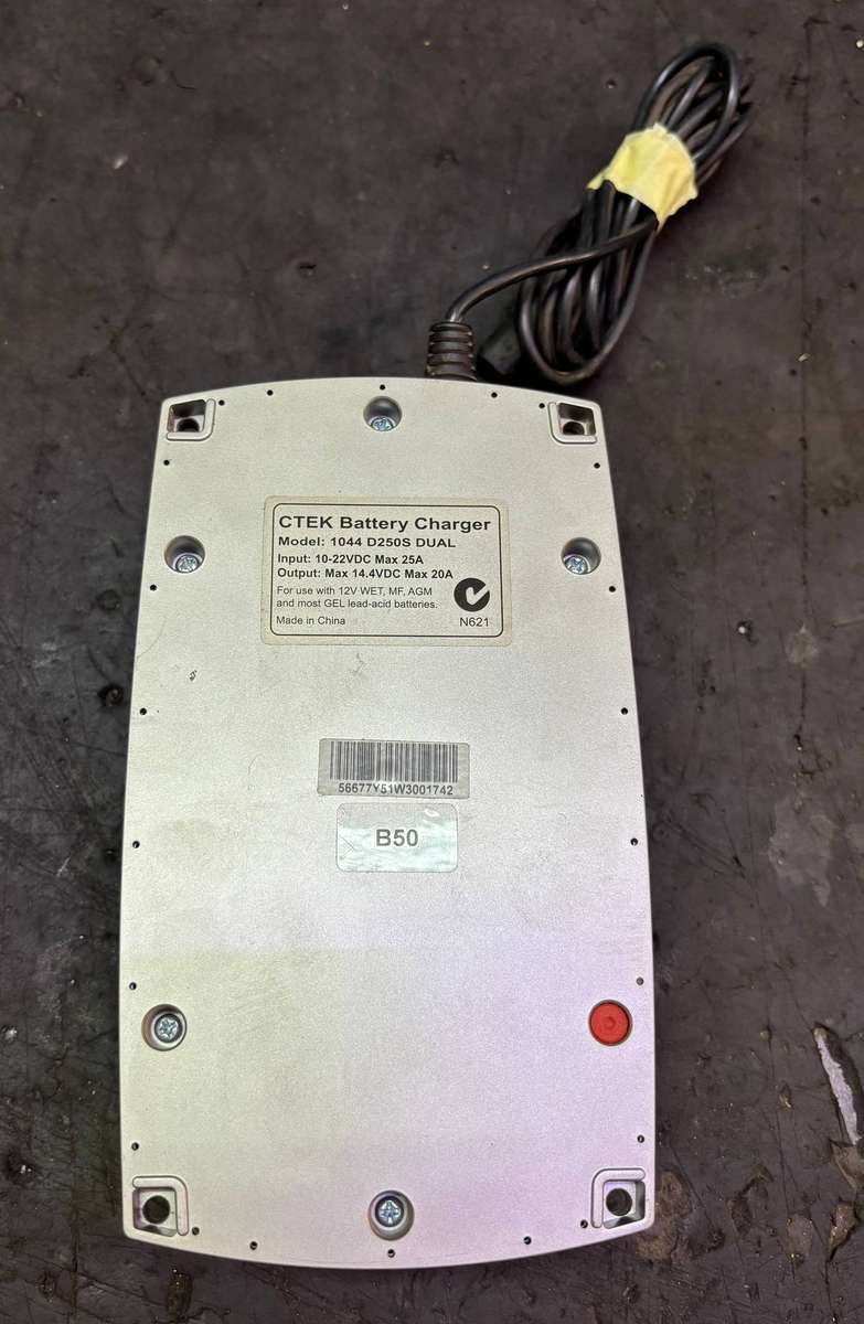 CTEK D250 DUAL AXILLARY BATTERY CHARGING UNIT