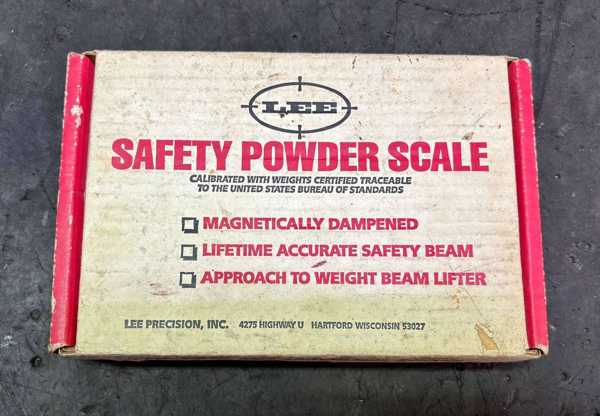 LEE POWDER SCALE IN BOX