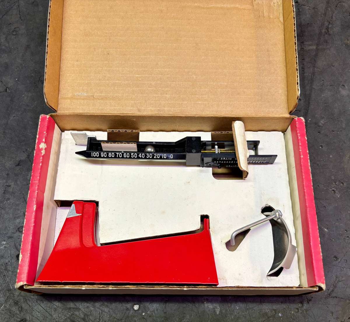 LEE POWDER SCALE IN BOX