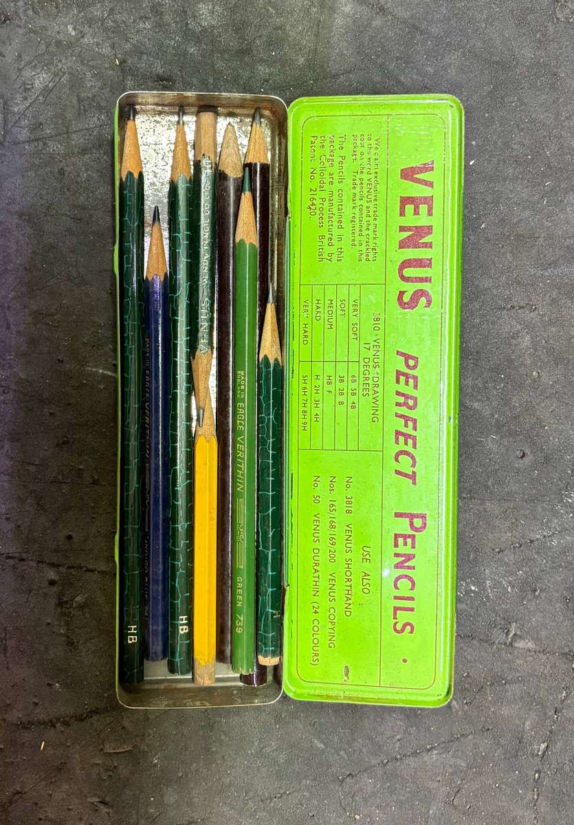 COLOURING  PENCILS AND PAINTING BRUSHES SET IN TIN