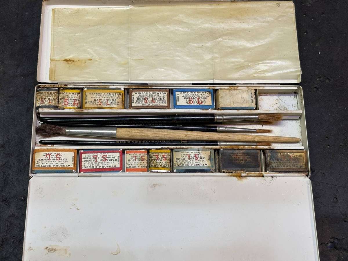 COLOURING  PENCILS AND PAINTING BRUSHES SET IN TIN