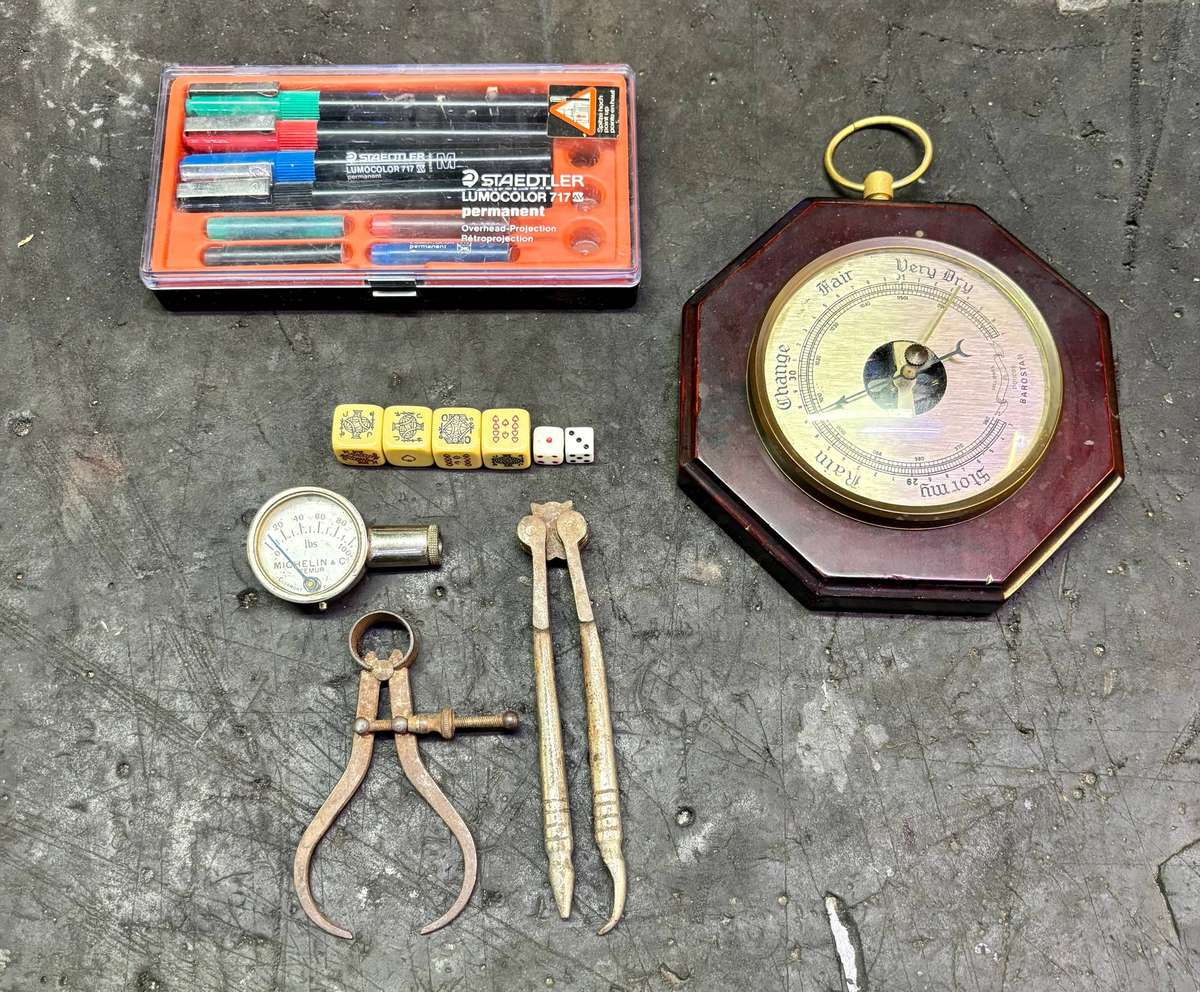 ASSORTED VINTAGE ITEMS FOR ONE BID
