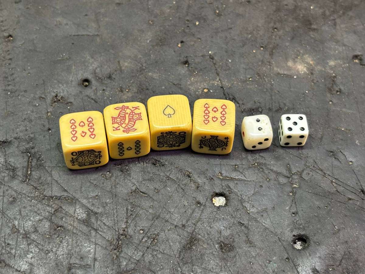 ASSORTED VINTAGE ITEMS FOR ONE BID