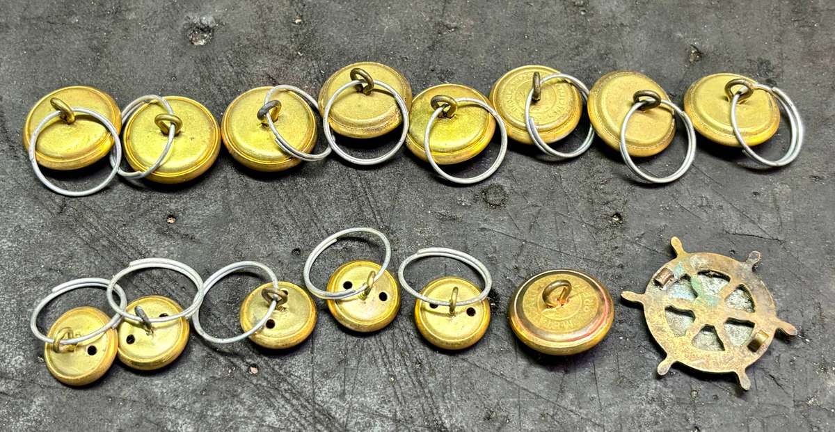 14 VINTAGE BUTTONS