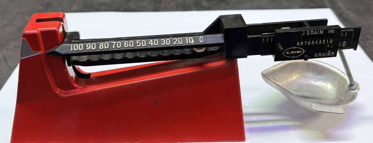 LEE MANUAL RELOADING POWDER SCALE