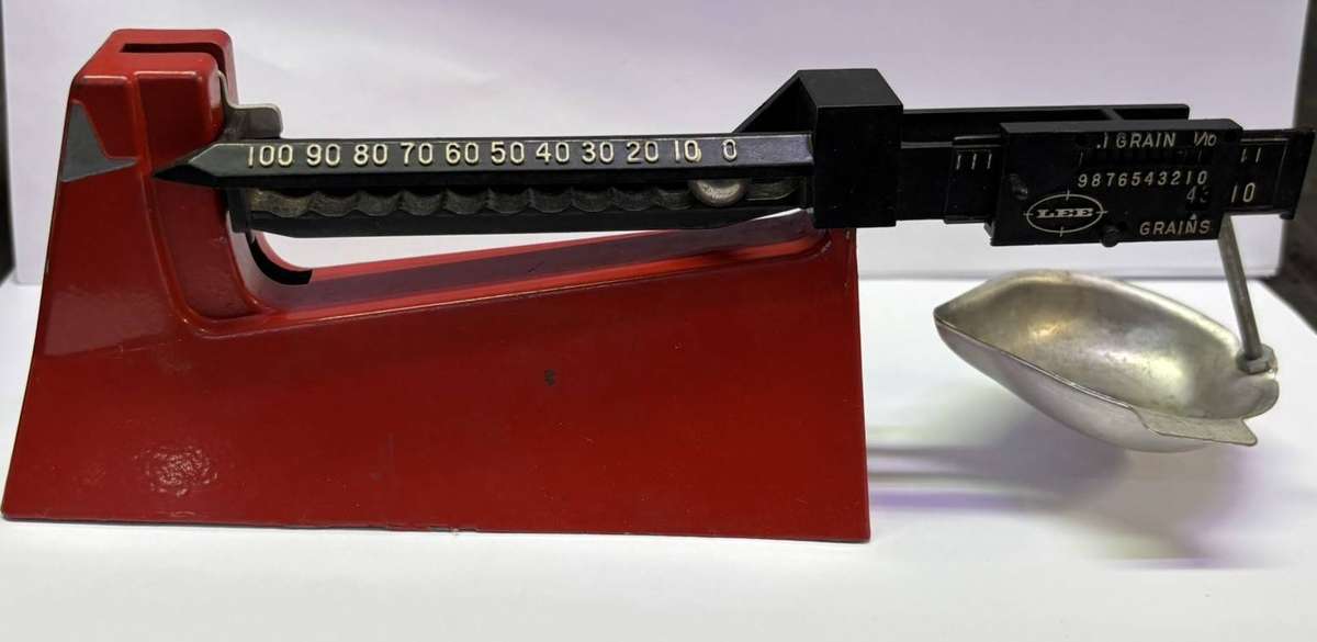 LEE MANUAL RELOADING POWDER SCALE