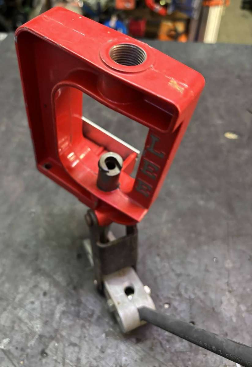 LEE SINGLE STAGE RELOADING PRESS