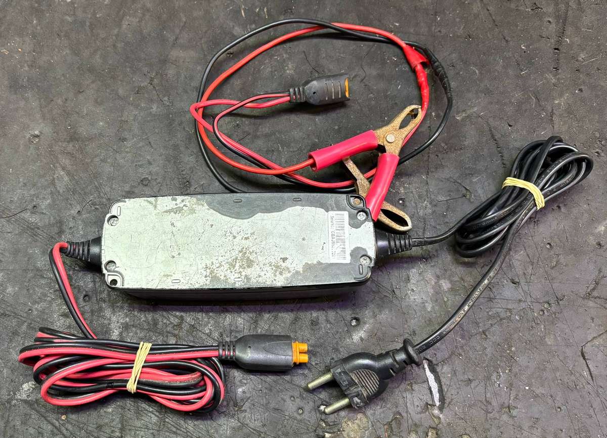 CTEK BATTERY CHARGER MULTI XS 3600 ( NOT CHARGING )