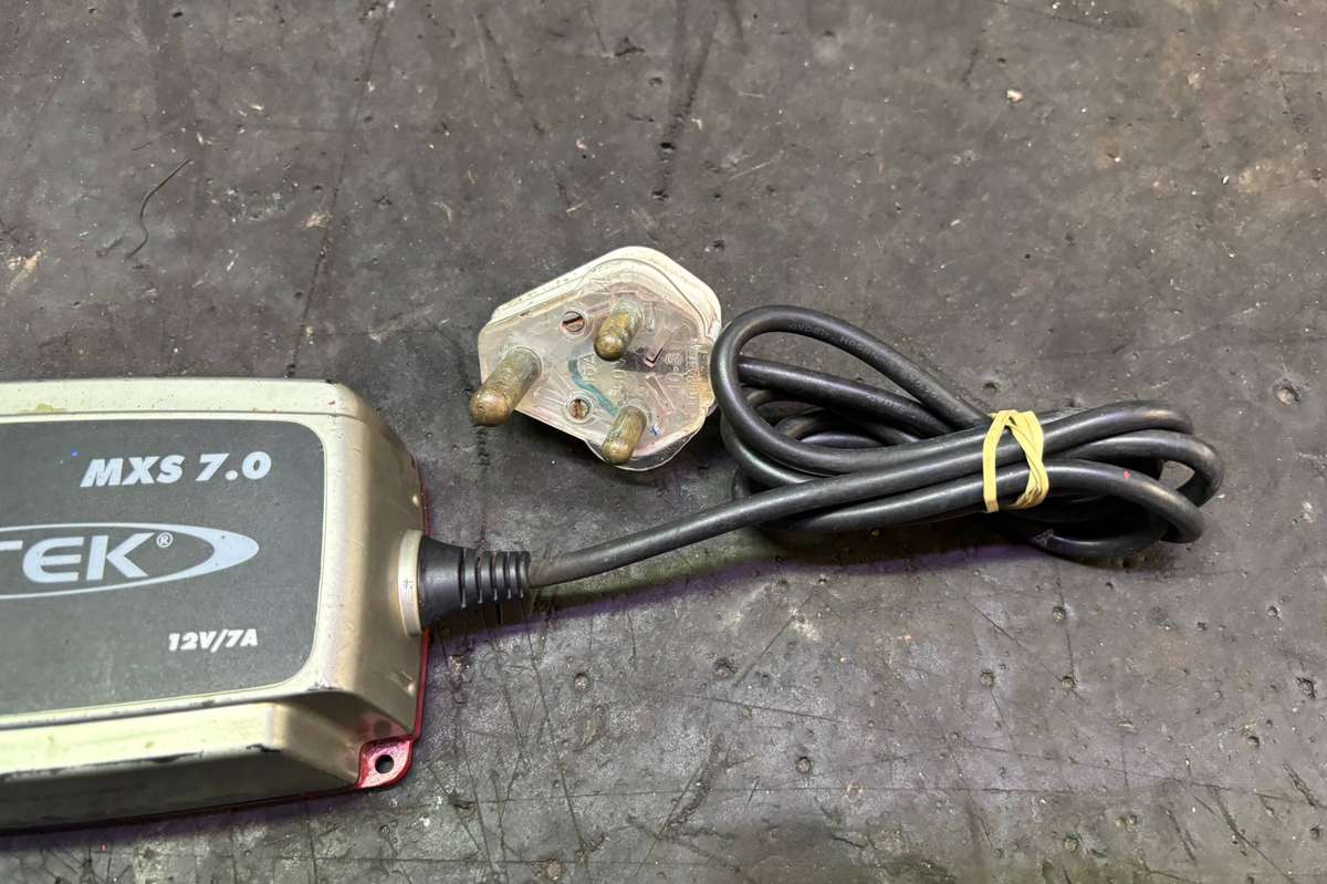 CTEK BATTERY CHARGER MXS 7.0 ( NOT CHARGING )